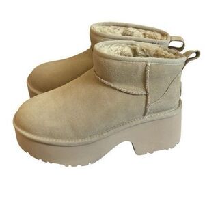 NWOB UGG Classic Ultra Mini New Heights Platform Boot Women Size 8 Tan